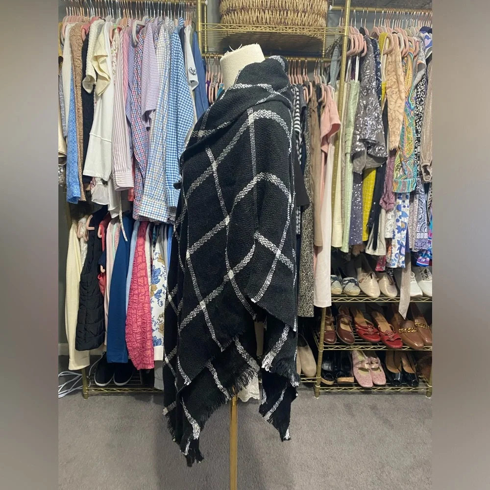 Poncho Cape Wrap Fringe Accent & Faux Leather Buckle Closure